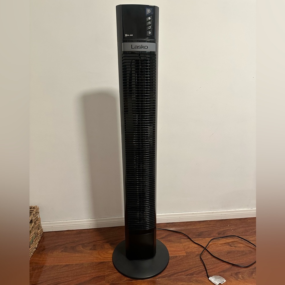 Lasko XTRA AIR Black Tower Fan (no remote included but still works very well)